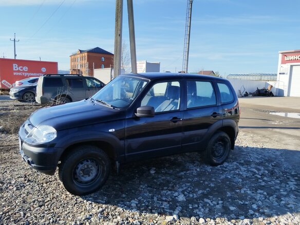 2020 Chevrolet Niva I Рестайлинг, чёрный, 705000 рублей - вид 2