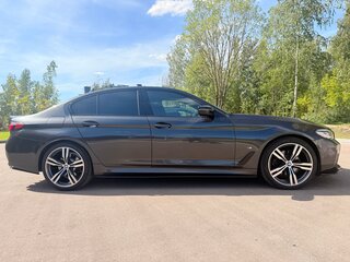 2021 BMW 5 серии 520d xDrive VII (G30/G31/G38) Рестайлинг, серый, 4000000 рублей, вид 4