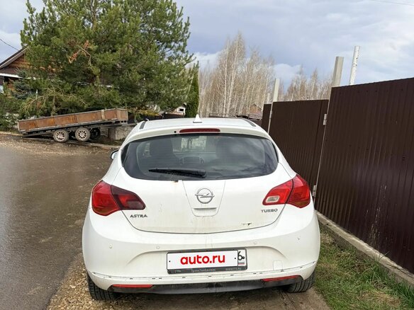 2014 Opel Astra J Рестайлинг, белый, 750000 рублей - вид 1