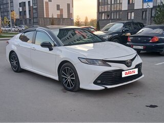 2019 Toyota Camry VIII (XV70), белый, 1699000 рублей, вид 3