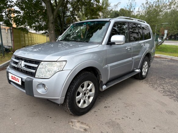 2011 Mitsubishi Pajero IV, серебристый