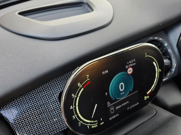 2021 Mini Hatch Cooper III (F55/F56) Рестайлинг 2, чёрный, 2520000 рублей - вид 13