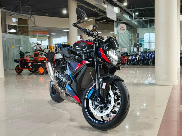 2023 BMW M 1000 R, чёрный, 2230000 рублей - вид 5