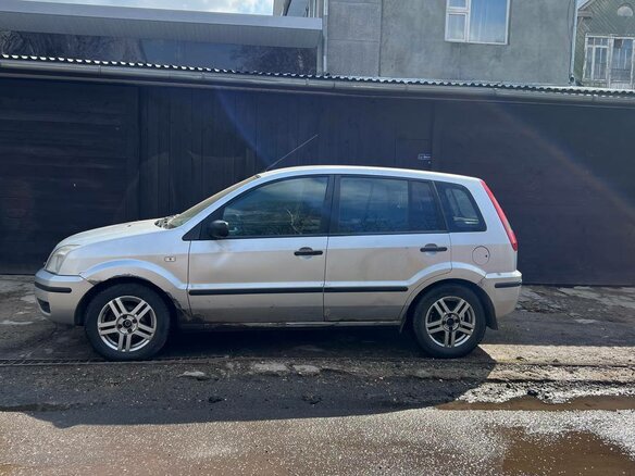 2002 Ford Fusion I, серебристый, 250000 рублей - вид 4