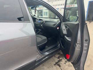 2014 Hyundai ix35 I Рестайлинг, серый, 999999 рублей, вид 3