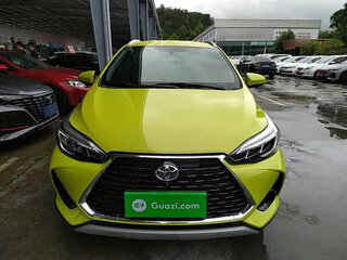 2022 Toyota Yaris IV, жёлтый, 1050099 рублей, вид 2