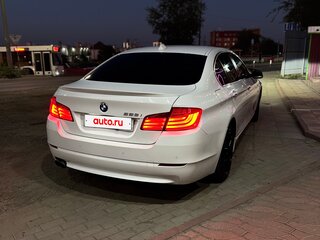2010 BMW 5 серии 523i VI (F10/F11/F07), белый, 1590000 рублей, вид 4