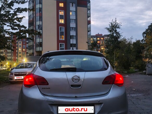 2011 Opel Astra J, серебристый, 190000 рублей - вид 1
