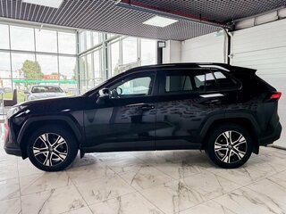 2021 Toyota RAV4 V (XA50), чёрный, 2999000 рублей, вид 3