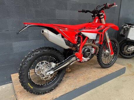 2026 Beta RR 4T 350/390/430/480 RC, красный, 779900 рублей, вид 4