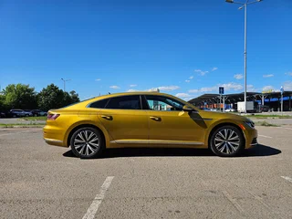2018 Volkswagen Arteon I, жёлтый, 2400000 рублей, вид 4