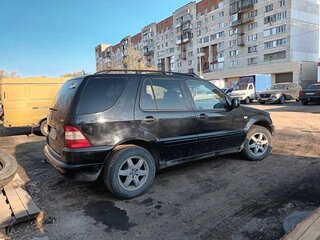 1999 Mercedes-Benz M-Класс 430 I (W163), чёрный, 550000 рублей, вид 3