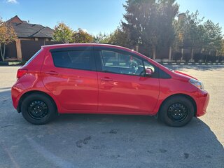 2014 Toyota Vitz III (XP130) Рестайлинг, красный, 720000 рублей, вид 4