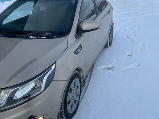 2014 Kia Rio 6-speed III, бежевый, 900000 рублей, вид 1