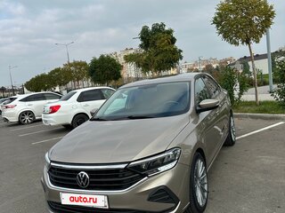 2020 Volkswagen Polo VI, золотистый, 1600000 рублей, вид 3