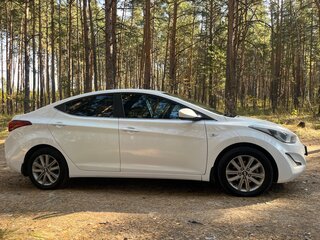 2013 Hyundai Elantra V (MD) Рестайлинг, белый, 990000 рублей, вид 4