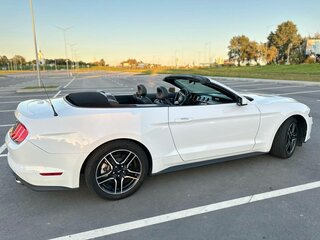 2022 Ford Mustang VI Рестайлинг, белый, 2100000 рублей, вид 5