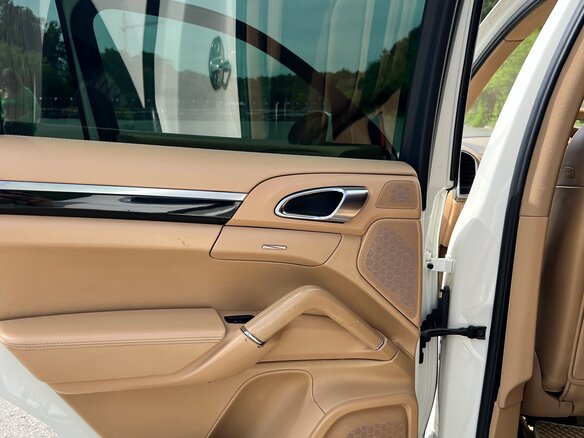 2010 Porsche Cayenne S II (958), белый, 2600000 рублей - вид 23