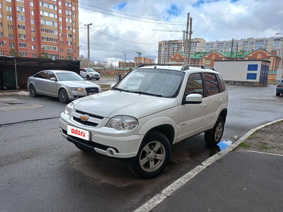 2015 Chevrolet Niva I Рестайлинг, белый, 570000 рублей - вид 2