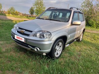 2012 Chevrolet Niva I Рестайлинг, серебристый, 700000 рублей, вид 2
