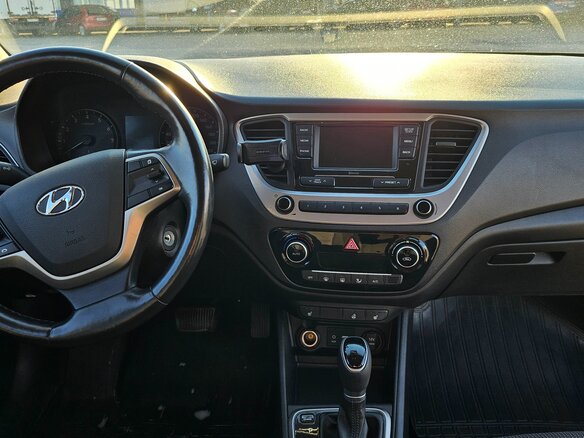 2018 Hyundai Solaris II, бежевый, 1150000 рублей - вид 9