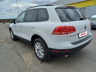 2016 Volkswagen Touareg II Рестайлинг, белый, 2650000 рублей, вид 3