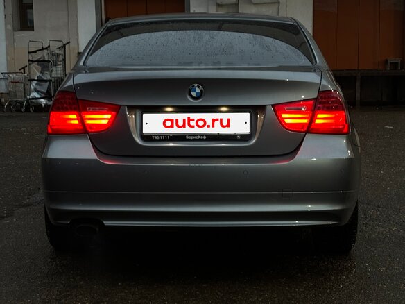 2011 BMW 3 серии 318i V (E90/E91/E92/E93) Рестайлинг, серый, 840000 рублей - вид 4