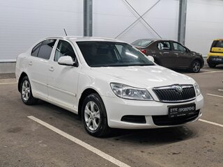 2011 Skoda Octavia II (A5) Рестайлинг, белый, 655000 рублей, вид 3
