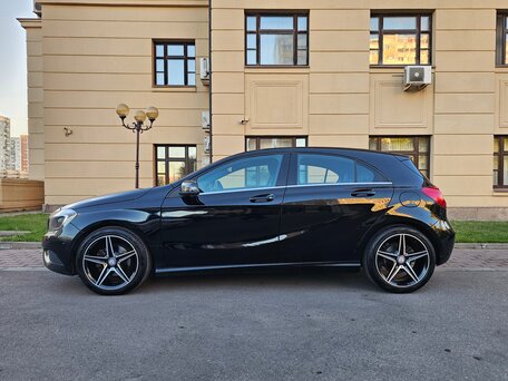 2013 Mercedes-Benz A-Класс 180 III (W176), чёрный, 1250000 рублей, вид 4
