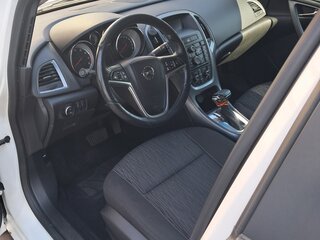 2014 Opel Astra J Рестайлинг, белый, 900000 рублей, вид 5