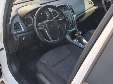 2014 Opel Astra J Рестайлинг, белый, 900000 рублей, вид 5