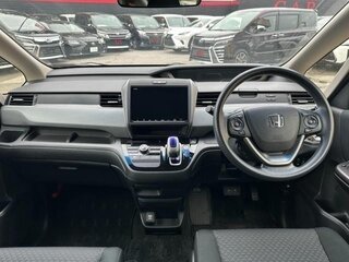 2018 Honda Freed+ II, серебристый, 1150000 рублей, вид 4