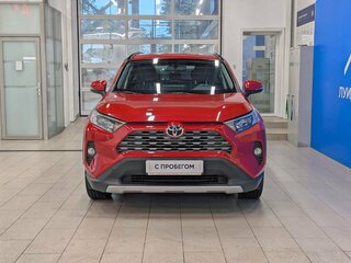 2021 Toyota RAV4 V (XA50), красный, 3098000 рублей, вид 2