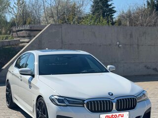 2020 BMW 5 серии 520i VII (G30/G31/G38) Рестайлинг, белый, 4750000 рублей, вид 2