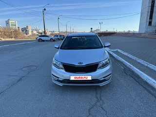 2016 Kia Rio III Рестайлинг, серебристый, 1085000 рублей, вид 1