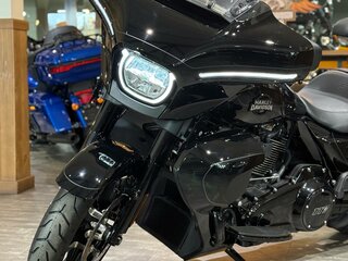 2025 Harley-Davidson Street Glide Ultra, чёрный, 4150000 рублей, вид 4