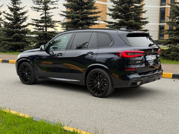 2021 BMW X5 45e IV (G05/G18), чёрный, 6500000 рублей - вид 8