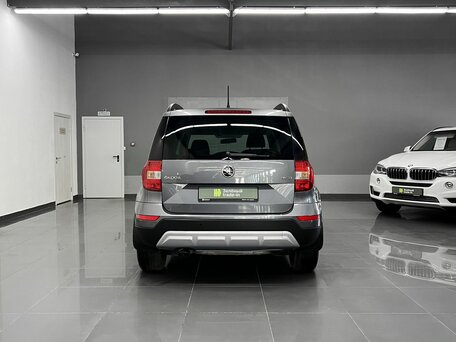 2014 Skoda Yeti I Рестайлинг, серый, 1400000 рублей, вид 4