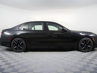 2026 BMW 7 серии 750e xDrive VII (G70), чёрный, 18135910 рублей, вид 3