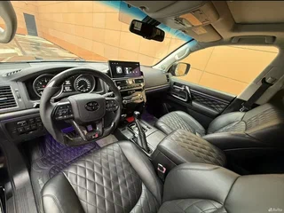 2014 Toyota Land Cruiser 200 Series Рестайлинг 1, чёрный, 2700000 рублей, вид 4