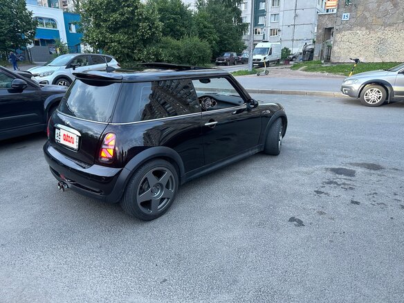 2005 Mini Hatch Cooper S I (R50), чёрный, 900000 рублей - вид 2