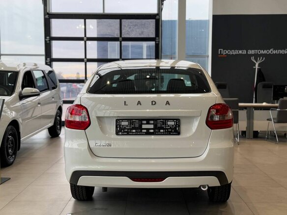 2026 Lada (ВАЗ) Granta I Рестайлинг, белый - вид 2