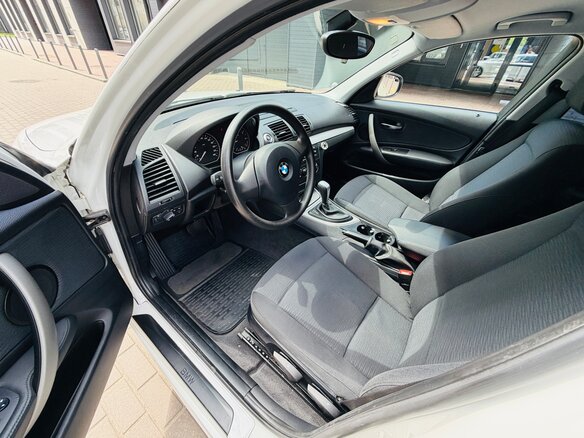 2011 BMW 1 серии 116i I (E81/E82/E87/E88) Рестайлинг, белый, 805000 рублей - вид 7