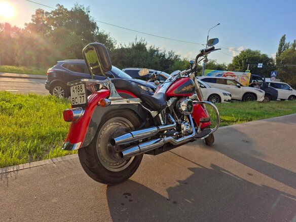 2006 Harley-Davidson Fat Boy, красный, 900000 рублей