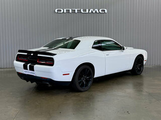 2017 Dodge Challenger III Рестайлинг 2, белый, 2647000 рублей, вид 5