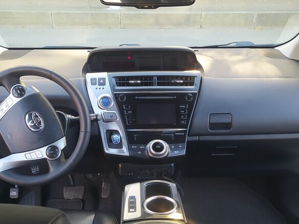 2019 Toyota Prius v (+) I Рестайлинг (ZVW40/41), белый, 2490000 рублей - вид 15