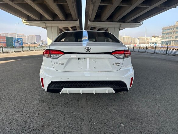 2025 Toyota Corolla Sporty XII (E210) Рестайлинг, белый - вид 3