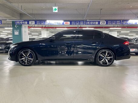 2026 BMW 5 серии 530i xDrive VIII (G60/G61/G68), синий, 7640000 рублей, вид 3