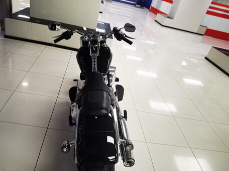 2025 Harley-Davidson Fat Boy, чёрный, 3300000 рублей, вид 3