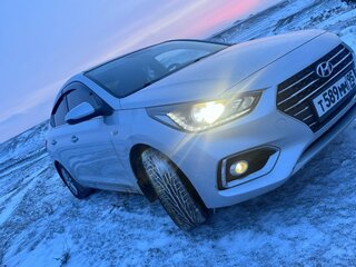 2017 Hyundai Solaris II, серебристый, 1050000 рублей, вид 2